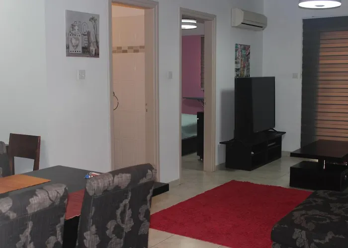 Marina Court Flat Апартаменти