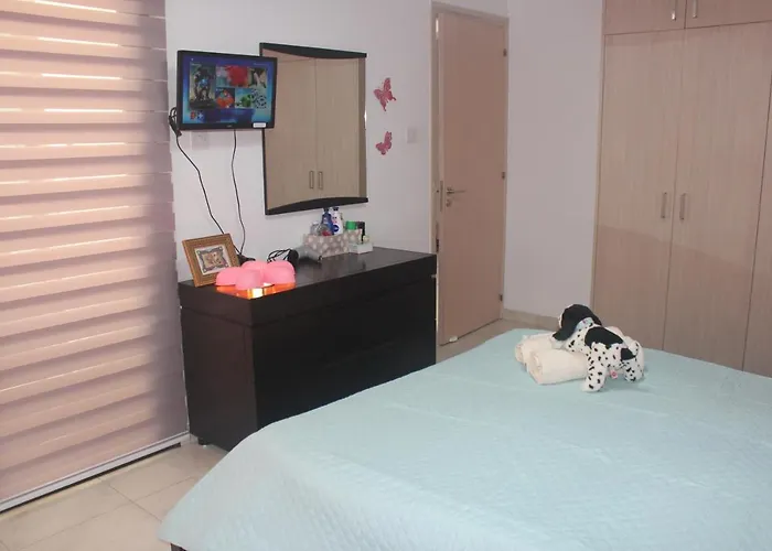 Апартаменти Marina Court Flat *